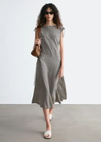 Asymmetrisch drapiertes Midikleid