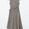 Asymmetrisch drapiertes Midikleid