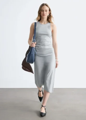 Asymmetrisches Midikleid mit Rüschen