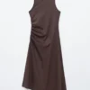 Asymmetrisches Midikleid mit Rüschen