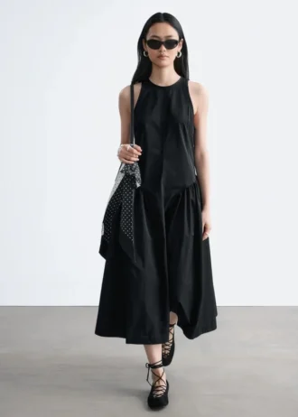 Ausgestelltes Midikleid