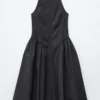 Ausgestelltes Midikleid