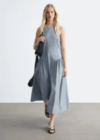 ausgestelltes midikleid 3 1 330x462 - Ausgestelltes Midikleid