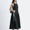 Ausgestelltes Midikleid