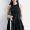 Ausgestelltes Midikleid