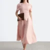 Ausgestelltes Midikleid aus Leinen
