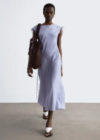 Ausgestelltes Midikleid aus Leinen