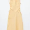 Ausgestelltes Midikleid aus Leinen