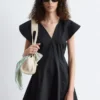 Ausgestelltes Minikleid