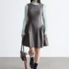 Ausgestelltes Minikleid aus Wolle