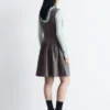 Ausgestelltes Minikleid aus Wolle