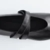 Ballerinas mit gekreuzten Riemen