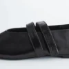 Ballerinas mit gekreuzten Riemen