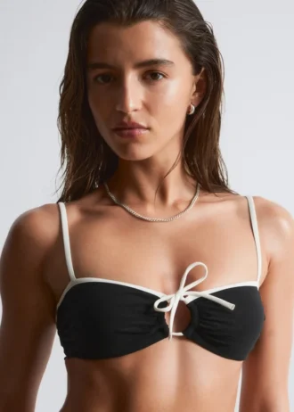 Bandeau-Bikini-Oberteil mit Bindeband vorne
