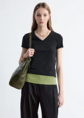 Baumwoll-T-Shirt mit V-Ausschnitt