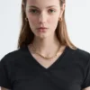Baumwoll-T-Shirt mit V-Ausschnitt