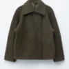 Übergroße Wolljacke