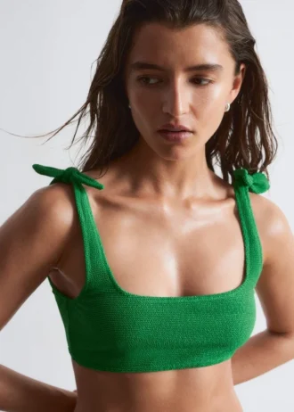Bikini-Oberteil mit Schleifendetail