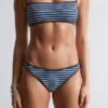 Bikini-Slip mit kontrastfarbenen Borten