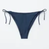 Bikini-Slip mit seitlichen Bändern