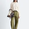 Bluse mit gefaltetem Stehkragen