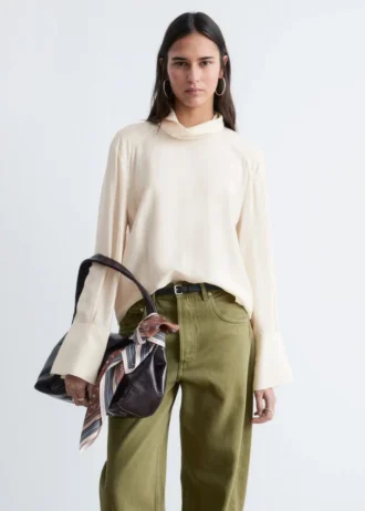 Bluse mit gefaltetem Stehkragen
