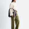 Bluse mit gefaltetem Stehkragen