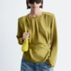 Bluse mit gerafftem Gürtel