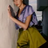 Bluse mit Rüschen und V-Ausschnitt