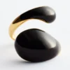 Doppelt gedrehter, skulpturaler Ring