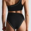 Ein-Schulter-Badeanzug mit Cut-out