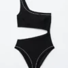 Ein-Schulter-Badeanzug mit Cut-out