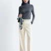 Gerade Hose mit Pressfalte