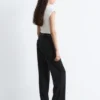 Gerade Hose mit Pressfalte