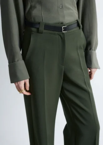 Gerade Hose mit Pressfalte