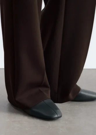 Gerade Hose mit Pressfalte