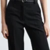 Gerade Hose mit Pressfalte