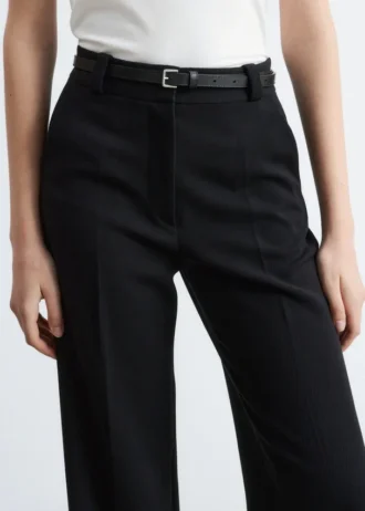 Gerade Hose mit Pressfalte