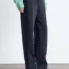 Gerade Hose mit Pressfalte