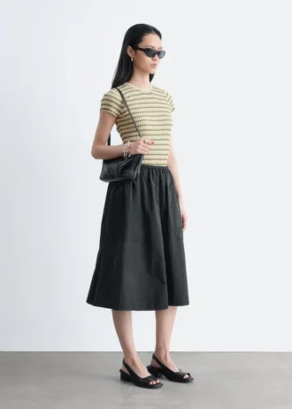 Geraffter Midirock aus Twill