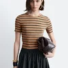 Geripptes T-Shirt