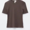 Geripptes T-Shirt