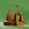 Geschwungene Schultertasche