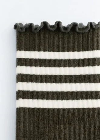 Gestreifte Socken mit Rüschen
