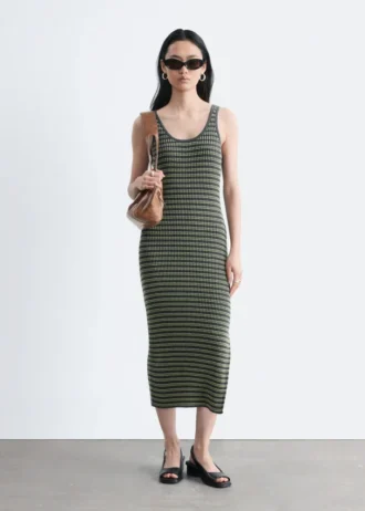 Gestreiftes Midikleid aus Rippstrick