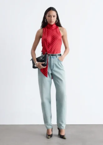 High-Waist-Jeans mit schmal zulaufendem Bein