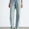 High-Waist-Jeans mit schmal zulaufendem Bein