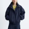 Jacke mit Stehkragen und Kordelzug