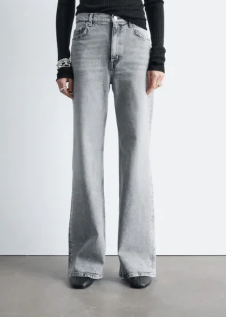 Jeans mit Nieten und Wide-Leg-Jeans