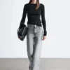 Jeans mit Nieten und Wide-Leg-Jeans